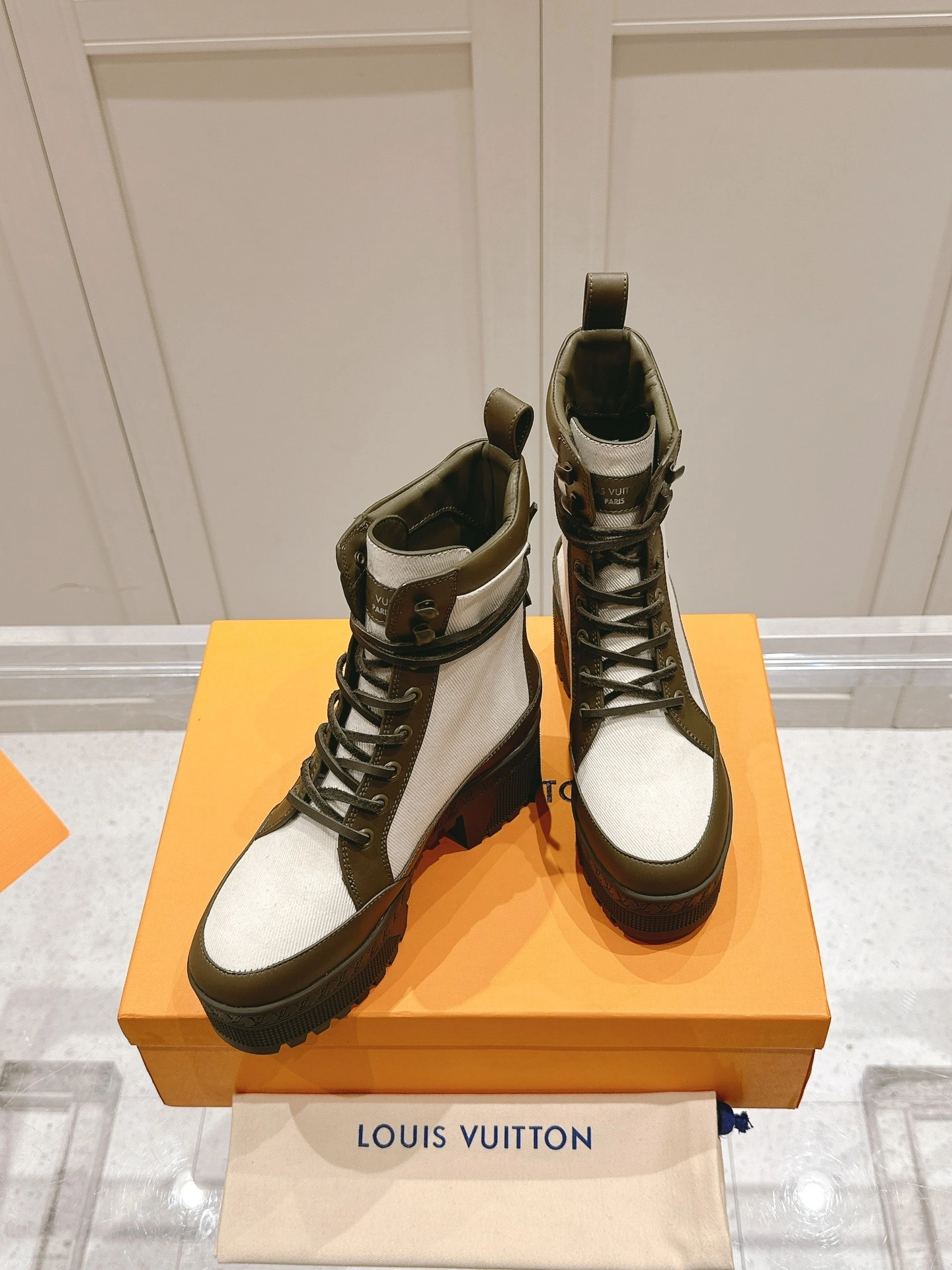 COCO-- 8V 1AD9ZB Heel height：7CM Waterproof：3.5CM cowhide item:D-X555L1902